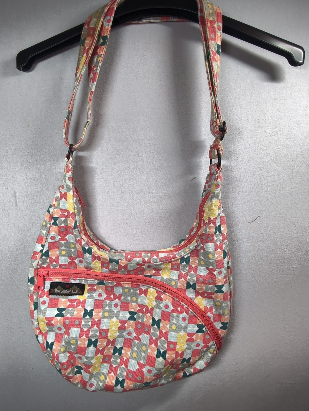 Kavu Women's Pink Multi-Color Patterned Crossbody Bag
